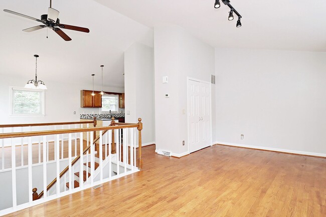 502 Moseley Dr