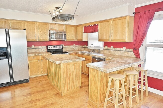 Photo - 408 Hampshire Pl