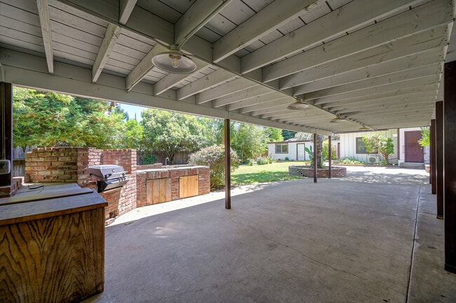 Photo - 2832 Scandia Way