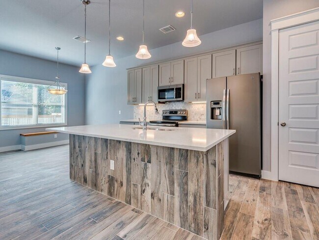 Photo - 103 E Walter Ave