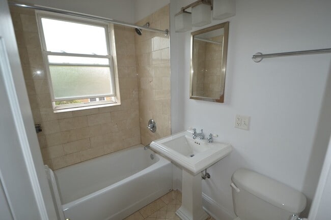 Photo - 4414 N Rockwell St Unit 2