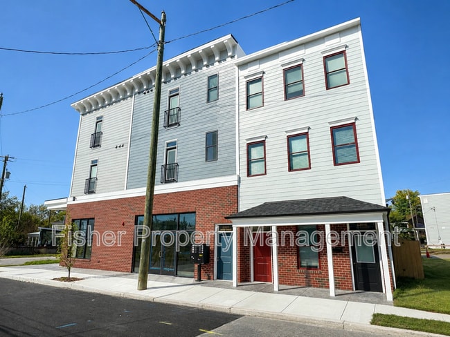 Building Photo - 2202 Carrington St Unit 200