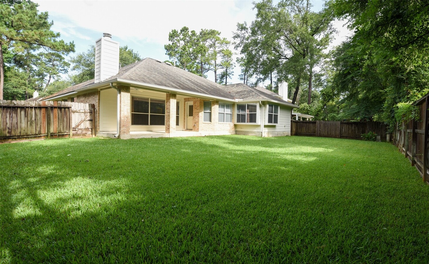 Photo - 22 E Hobbit Glen Dr
