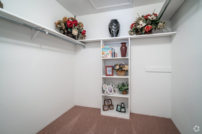 2BR, 1BA - 846SF