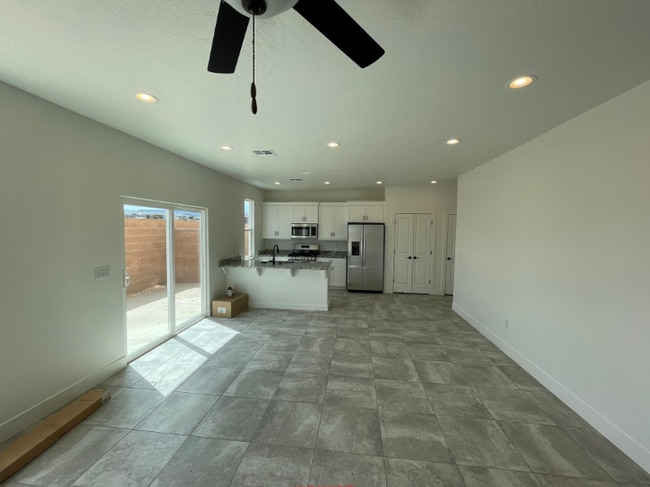 Photo - 272 N 2470 W