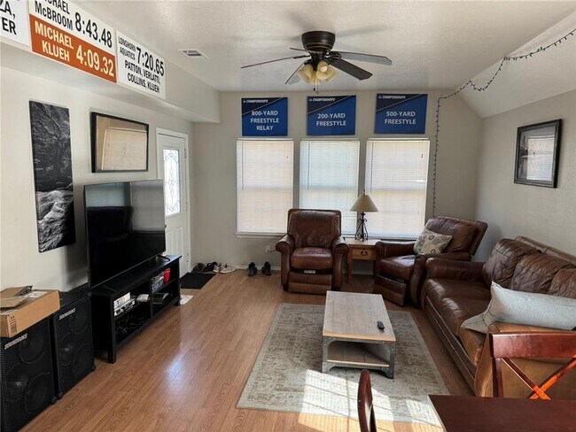 Photo - 2115 E 18th St Unidad B