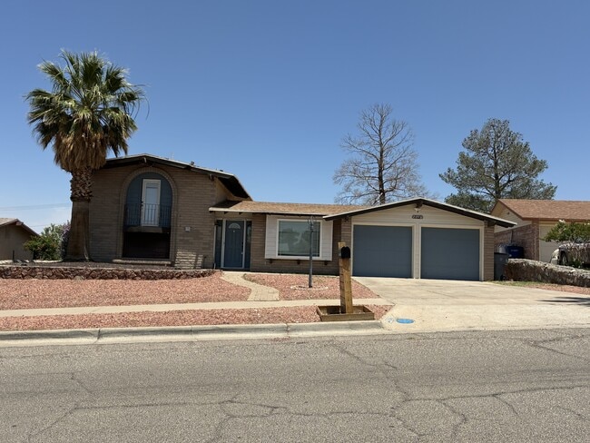 Building Photo - 5527 Carousel Dr