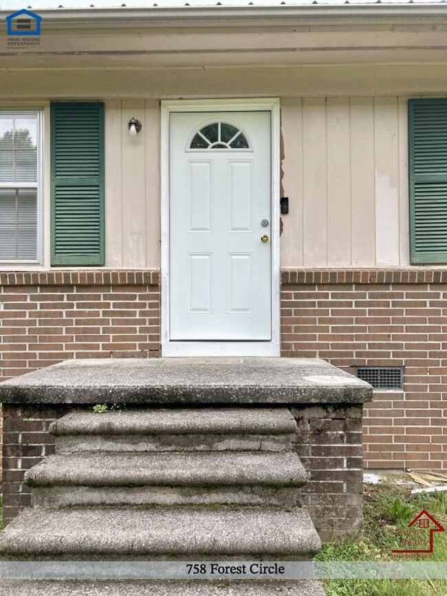 Photo - 758 Forest Cir