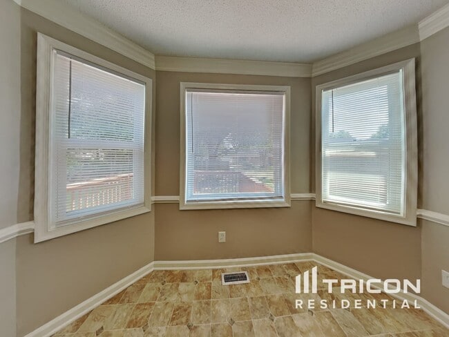 Photo - 118 Goldleaf St