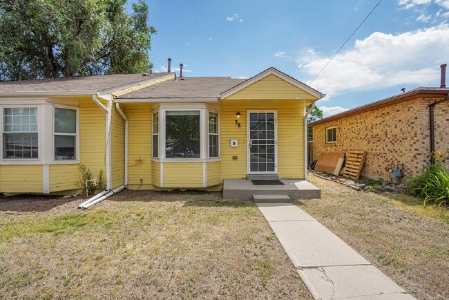 Building Photo - $2,465.00, 2 bed, 1.5 bath, located in Denver Rental