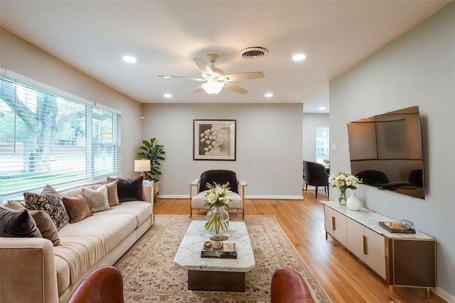 Photo - 1120 Anderson St Casa