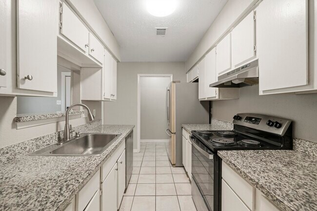 Photo - 4605 Orange Cir N
