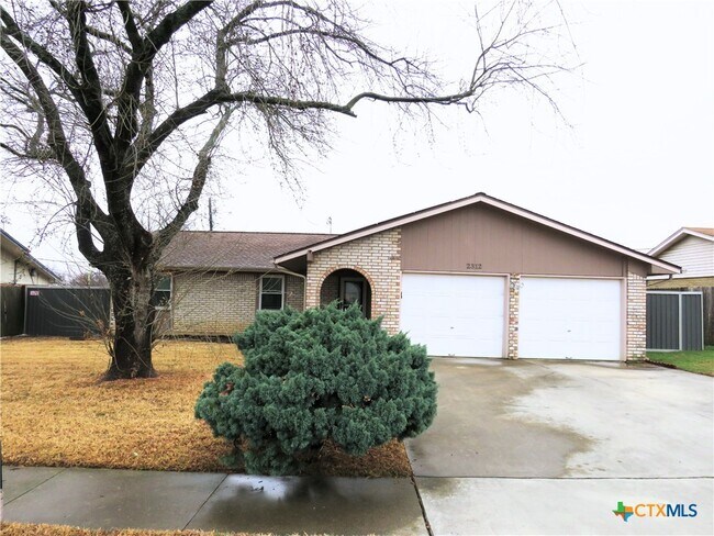 Building Photo - 2312 Doris Dr