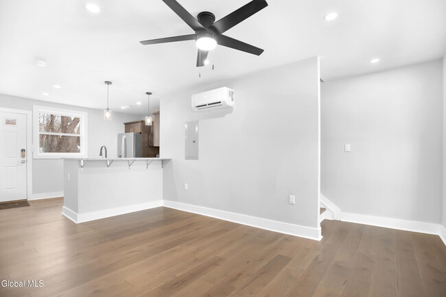 Photo - 103 E High St Unidad 3