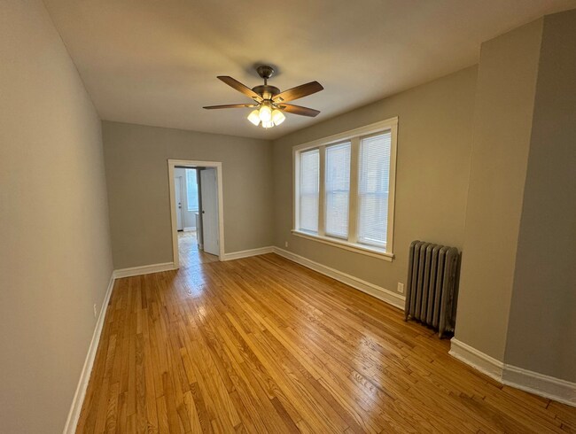 Living Room - 1507 W Schreiber Ave Apartments Unit 2