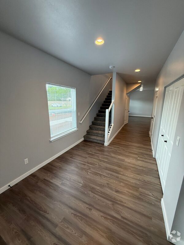 Building Photo - 2605 Laurel Ave NE Rental