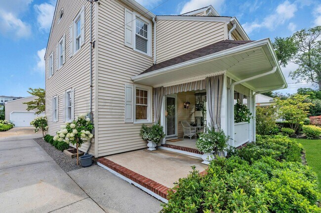 204 Monroe Ave
