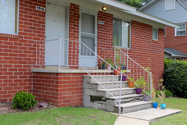 Front door/porch - 151 N Ross St Apartments Unit B