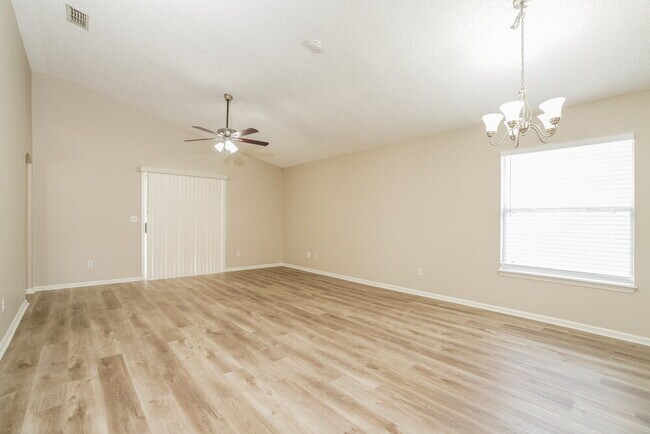 Photo - 1928 Hunters Trace Cir