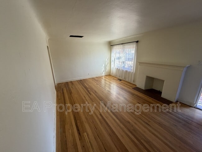 Photo - 921 Dartmouth Dr NE