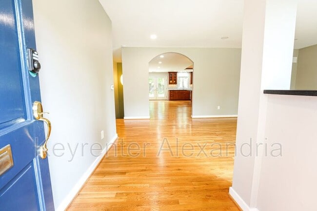 Photo - 906 Neal Dr