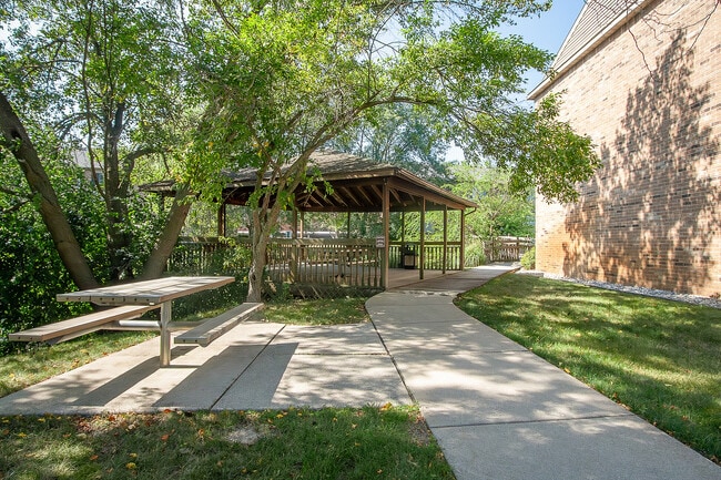 Ashton Lake Apartments