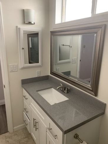 Custom bathroom - 508 Esplanade Unit B