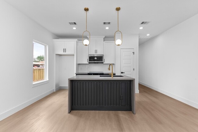 Photo - 2316 McKee St