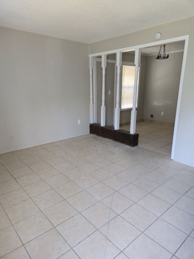 Photo - Spacious 3BD/1B Family home