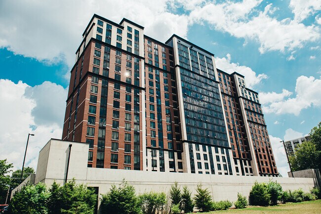 Building Photo - Luxe London