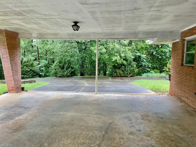 Photo - Large Ranch Style Home