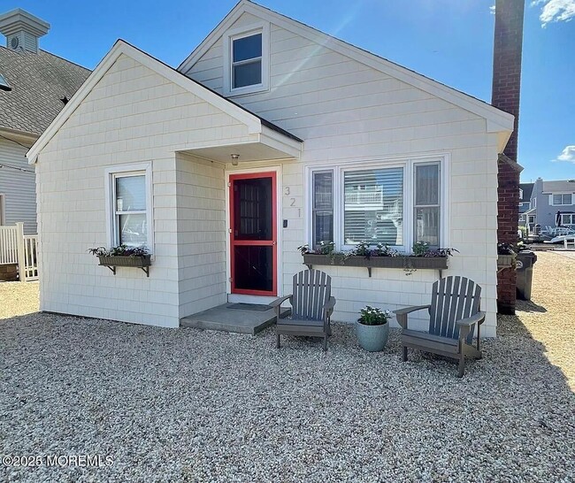 Building Photo - 321 W Kupper Dr Rental