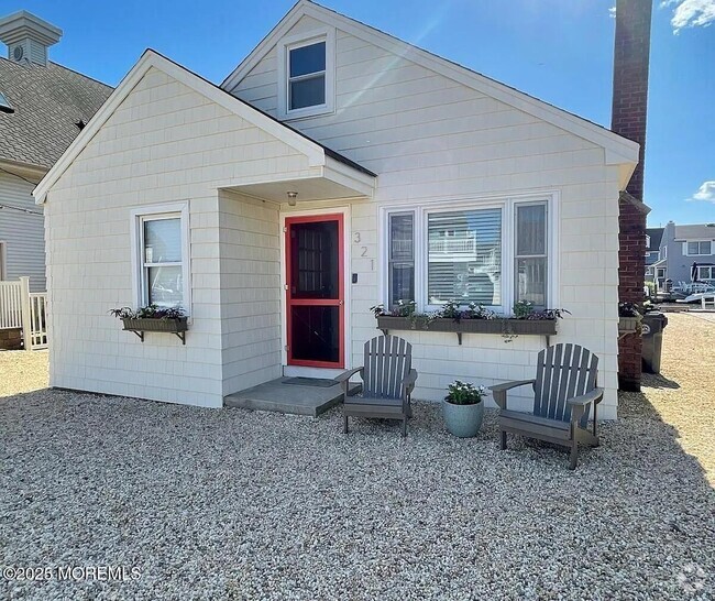 Building Photo - 321 W Kupper Dr Rental