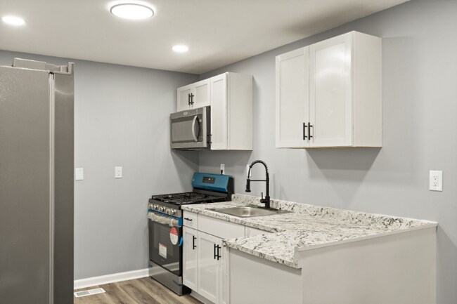 Photo - 2222 Duncan St