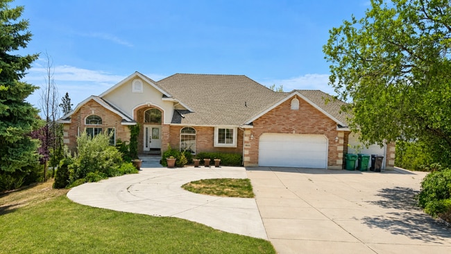 Building Photo - Spacious 4 Bed, 5 Bath Home with 3-Car Garage in Layton!