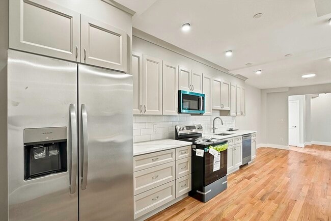 4 Mayhew St