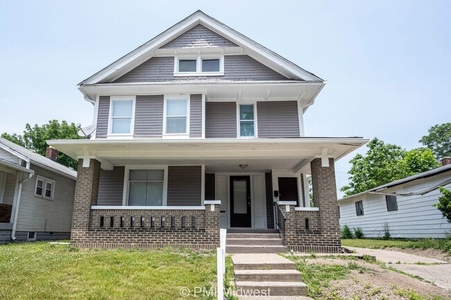 Photo - "Charming 3-Bedroom Duplex Haven on W 29th St – Spacious 1031 Sq Ft Gem in Indianapolis!" Unit B