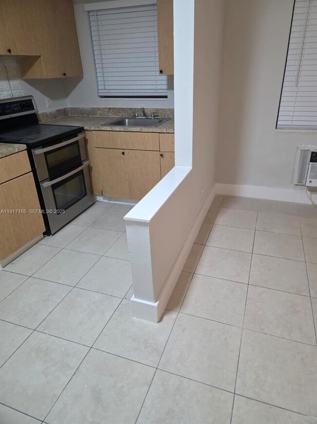 Photo - 435 NW 41st St Unit 2