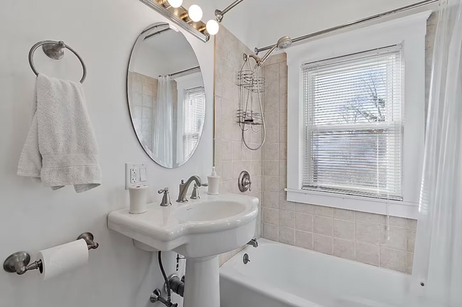 Bathroom - 16 Federal St Unit Sunny Room