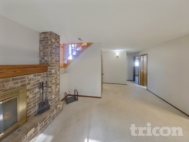 Photo - 1701 116th St E