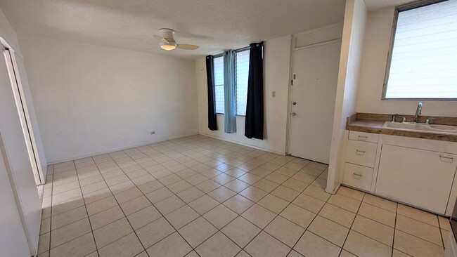 Photo - Centrally located 1 bed, 1 bath 2 parking, 2nd floor walkup in Makiki