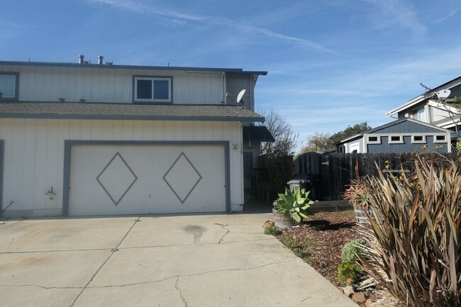 Building Photo - 139 Montebello Dr