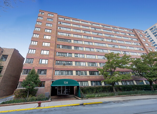 Building Photo - 708 W Bittersweet Pl