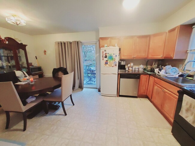 Photo - 313 Flax Hill Rd