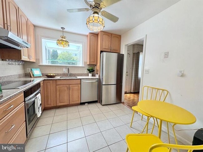 Photo - 4902 Ravensworth Rd