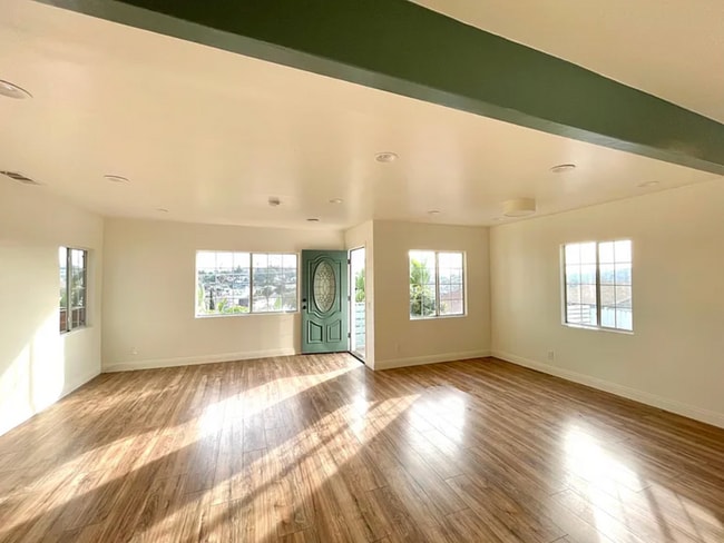 Building Photo - 3 Bed 1 & 1/2 Bath Home in a great Highland Park Location is Now Available!