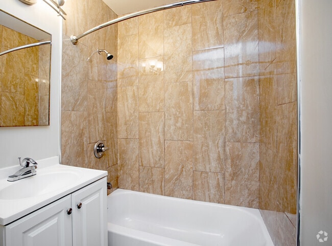 Studio - 430SF - Park Plaza Apartments