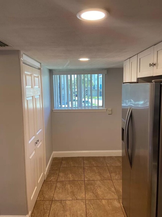 Building Photo - Lovely 2 bedroom 2 Bath:  50% off first Mo... Rental