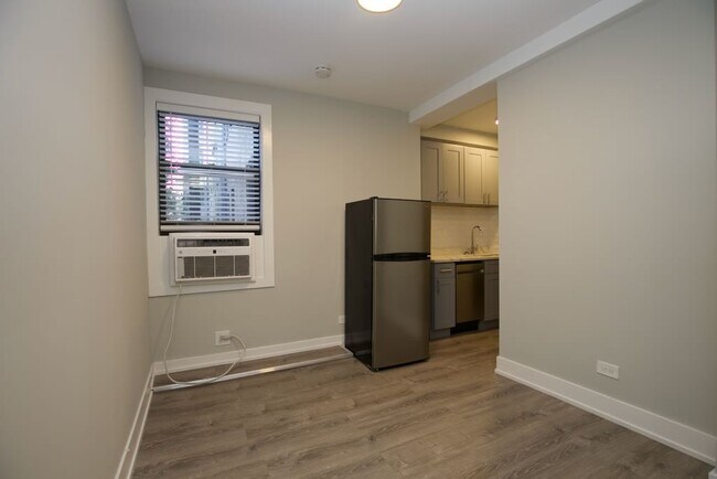 Photo - 545 W Belmont Ave Unit C3