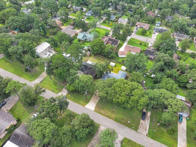 Photo - 162 Greenleaf Ln